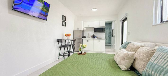 Luxury Private Studio King Bed Free Parking Hotels in Miramar