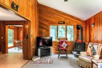 Wooded Retreat on 5 Acres: 6 Mi to Edinboro Lake! - Country Houses