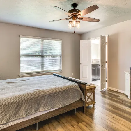 9 Mi to College Station: Dog-friendly Home w/ Yard