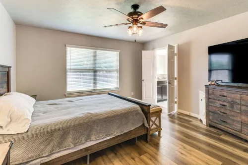 9 Mi to College Station: Dog-friendly Home w/ Yard - Homestays
