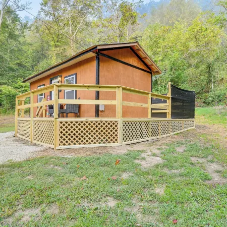 Hudsons Hideaway Cabin on Creek in Beattyville!