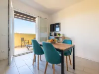 New holiday home with sea view terrace 巴代西住宿飯店