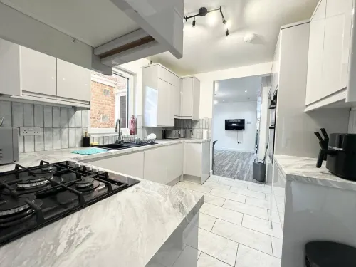 南海五臥海邊度假屋-可容納11人及花園