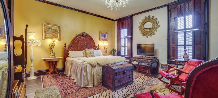 Vintage Apartment in Historic Downtown la Porte! Hotels in LaPorte County