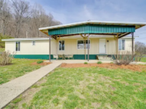 3 Mi to Caesars Casino: Indiana Retreat w/ Patio! Hotels in Floyd County