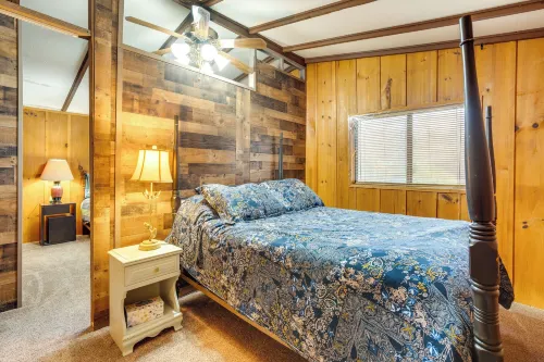 Peaceful Warne Cabin Fenced Yard and Screened Porch - Wifi