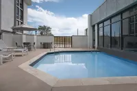 Spark by Hilton Denver East I 70 - Pool