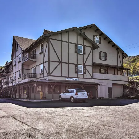 Walk to Beech Mtn Ski Resort! Condo w/ Balcony
