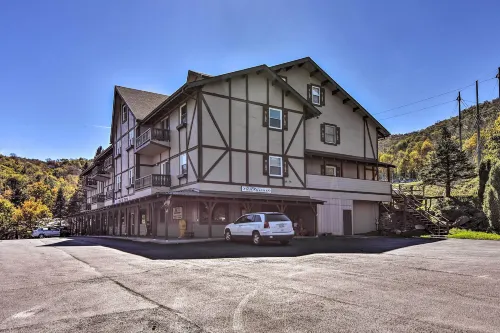 Walk to Beech Mtn Ski Resort! Condo w/ Balcony - 3성급
