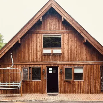 The Cedar Chalet @ 59 Westridge