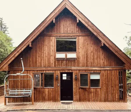 The Cedar Chalet @ 59 Westridge