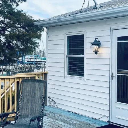 Waterfront Views With King Bed in Solomons Island