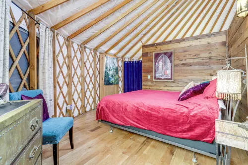 Glamping W/mountain Views! Newport Yurt Retreat! Hotels in Newport