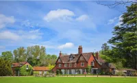 Ravenwood Hall Hotel - Homestays