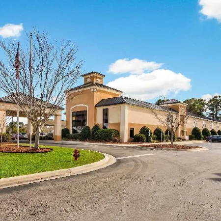 Clarion Pointe New Bern