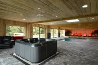 Former Hotel with Swimming Pool, Hot Tub, Sauna for Family Groups - Hot Tub