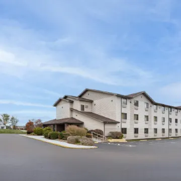 Super 8 by Wyndham New Stanton