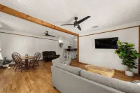 Circle Overlook-Private Downtown apartment