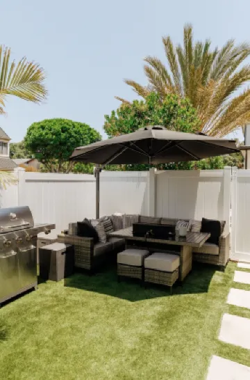 メディタレーニアン モダン ステップス トゥ ビーチ ダイニング ウィズ スパ