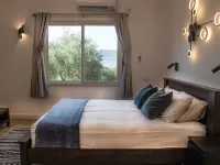 Charming 2-bedroom apartment with WiFi, AC in quaint Mikhmanim Hotels in Akko