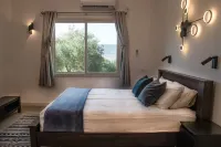 Charming 2-bedroom apartment with WiFi, AC in quaint Mikhmanim