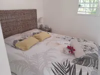 Joli Logement Avec Jardin à Sainte Anne Proche Plage