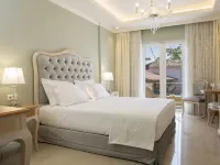 VK Luxury Suites - Private Parking - Adults Only Hotels in Ellomeno