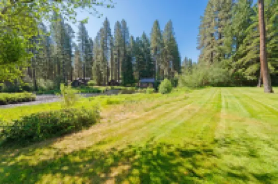 Cozy Cabin with River View and Modern Amenities - Charming Hideaway Hotels in Jefferson County