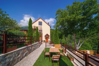 DiliVita Rest House Отели в г. 