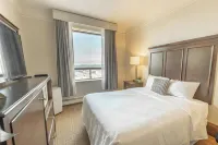 Prince Arthur Waterfront Hotel & Suites