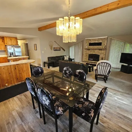 Lakeside Serenity Meets Northern Adventure, Stunning Sunsets, Family Getaway!