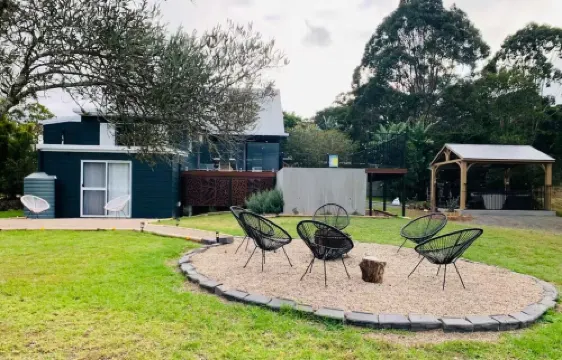 Gorgeous 3 bedroom raked ceiling cabin 布萊克巴特酒店