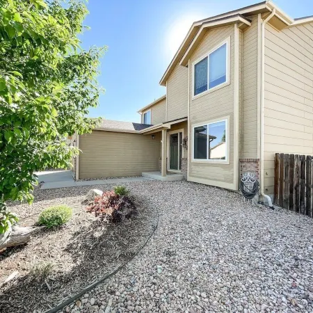 1040 Pond Side