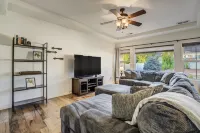 Spacious Family Getaway Near Downtown