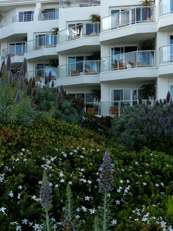 Casa Loma Beach Hotel