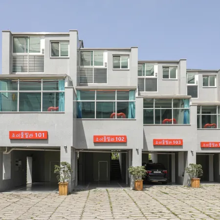 Gyeongju Joypoolvilla&Kidspension Отели рядом с достопримечательностью «Храм Голгулса»