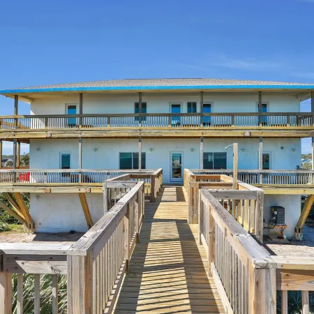 Immaculate, Modern Stay Steps to Beach With Amazing Ocean Views