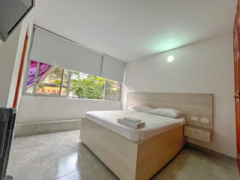 Neón Living 伊瓦格 酒店