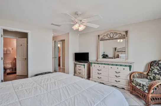 Oceanfront Townhouse With Shared Pools, Ocean View, Wifi, W/d, and Central AC