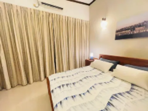 Barnes Loft Mount Hotels near Mt. Lavinia Bus Stop