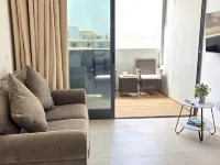 JoLi Beach House - Charming Second Floor T1 Center - with balcony
