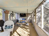 < 1 Mi From Suwannee River, Hideaway w/ Lanai Hotels in Dixie County