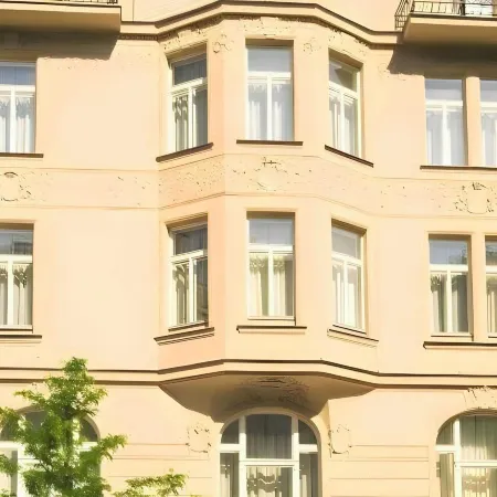 Hotel Golden Crown