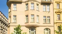 Hotel Golden Crown