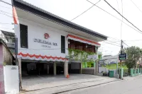 Urbanview Hotel Delima 101 Syariah - ที่มีที่จอดรถ