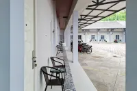 Urbanview Hotel Tentrem 2 near Alun-Alun Blora