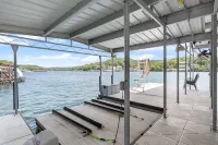 Eagle Ridge Retreat - Dock, Hot Tub & Game Room - Homestays