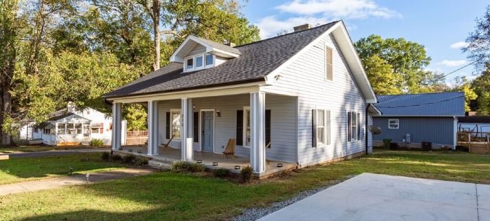 Charming 3BR/2BA Sleeps 6 in Graham, NC has everything you need! Ξενοδοχεία στην πόλη Alamance County