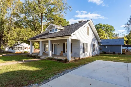 Charming 3BR/2BA Sleeps 6 in Graham, NC has everything you need! - Boutique
