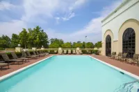 Embassy Suites by Hilton Greenville Golf Resort & Conference Center - piscina